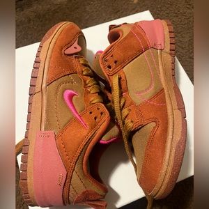 Nike dunk low disrupt 2 ‘desert bronze/pink prime’ size 7 women’s